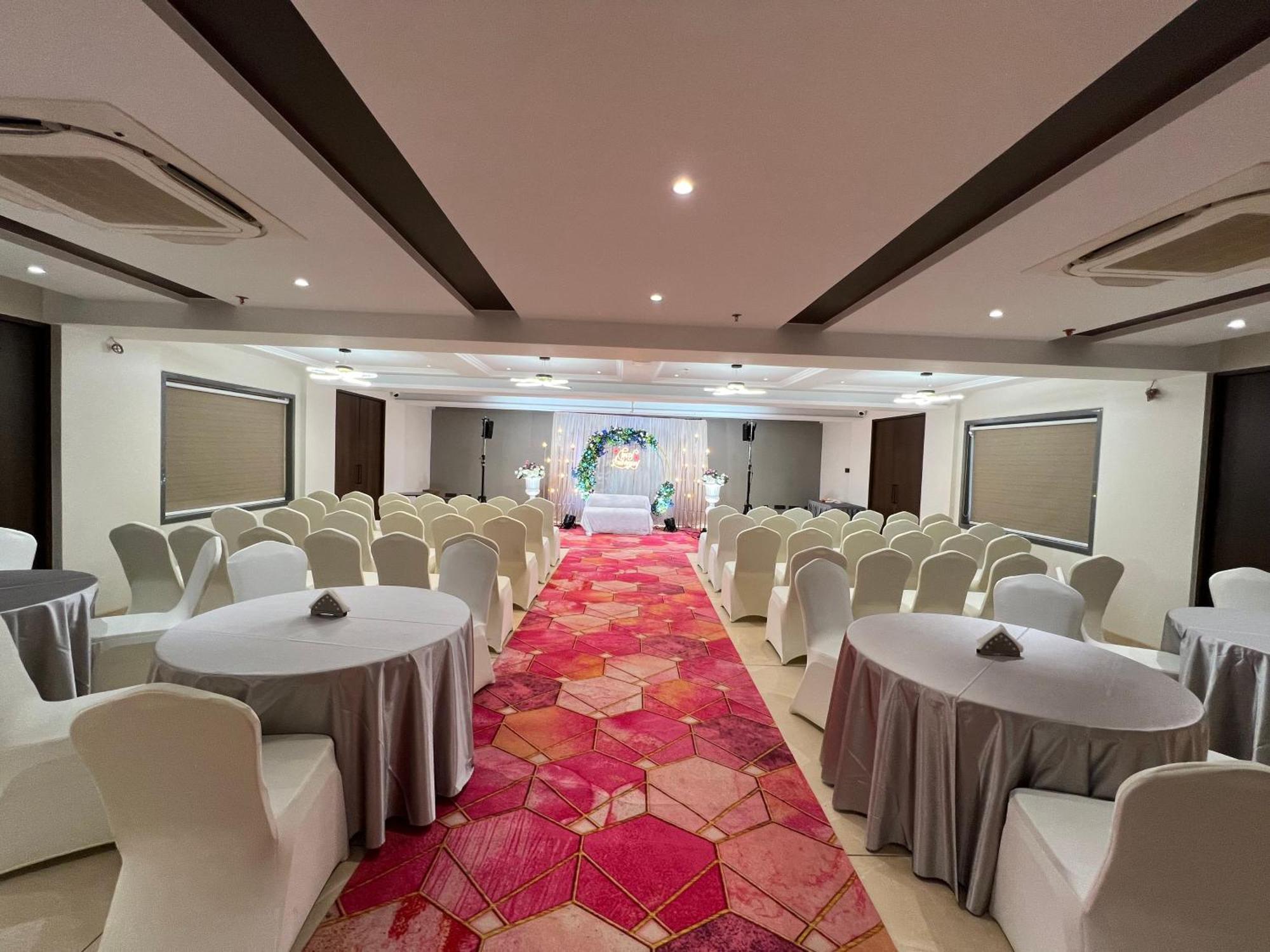 Raga - A Boutique Hotel เบลกวม ภายนอก รูปภาพ